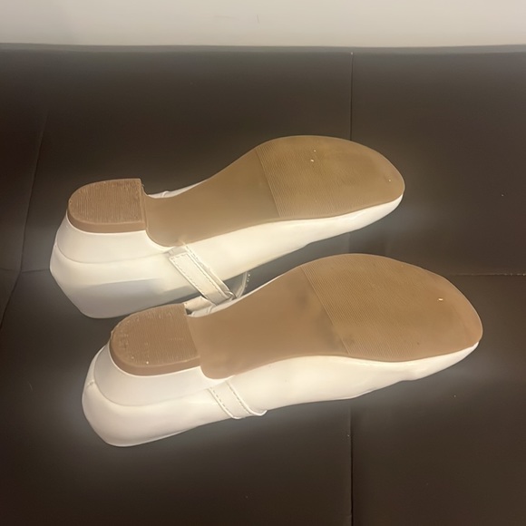 Kids size 1 white dress shoes - Picture 4 of 4
